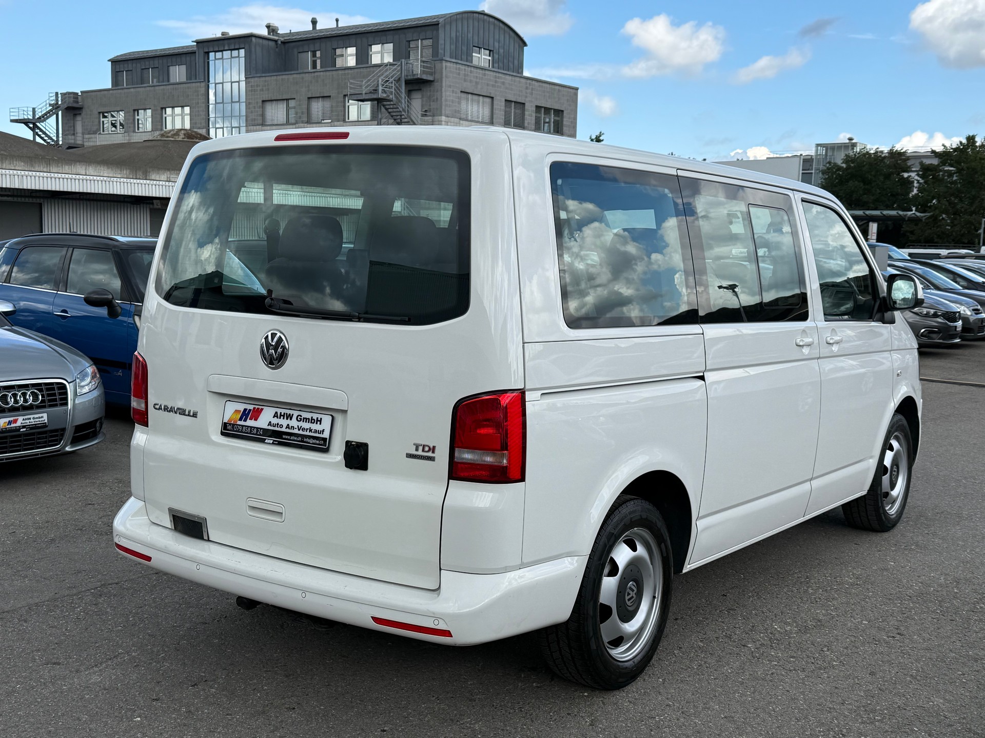 VW T5 Caravelle Comfortline 2.0 TDI CR 4Motion DSG / Frisch ab MFK / 1.Hand / 8 Plätzer / Standheizung / AHK 2500kg / Tempomat-image-3