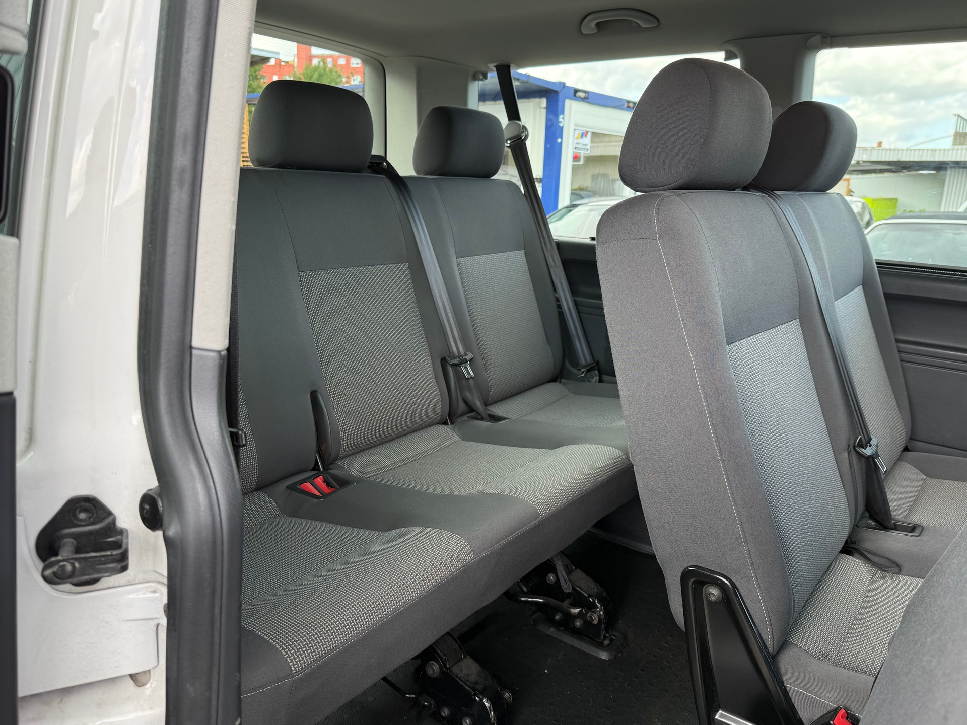 VW T5 Caravelle Comfortline 2.0 TDI CR 4Motion DSG / Frisch ab MFK / 1.Hand / 8 Plätzer / Standheizung / AHK 2500kg / Tempomat-image-11