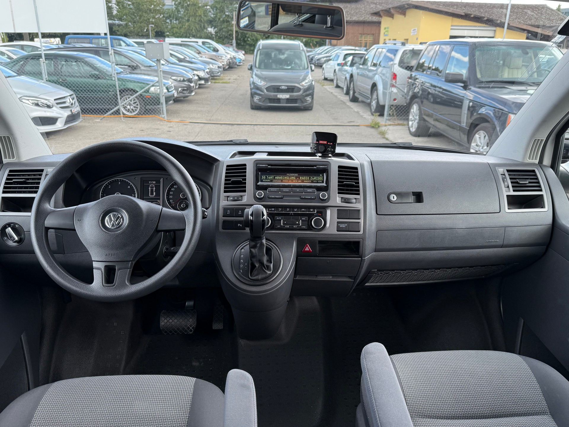 VW T5 Caravelle Comfortline 2.0 TDI CR 4Motion DSG / Frisch ab MFK / 1.Hand / 8 Plätzer / Standheizung / AHK 2500kg / Tempomat-image-8