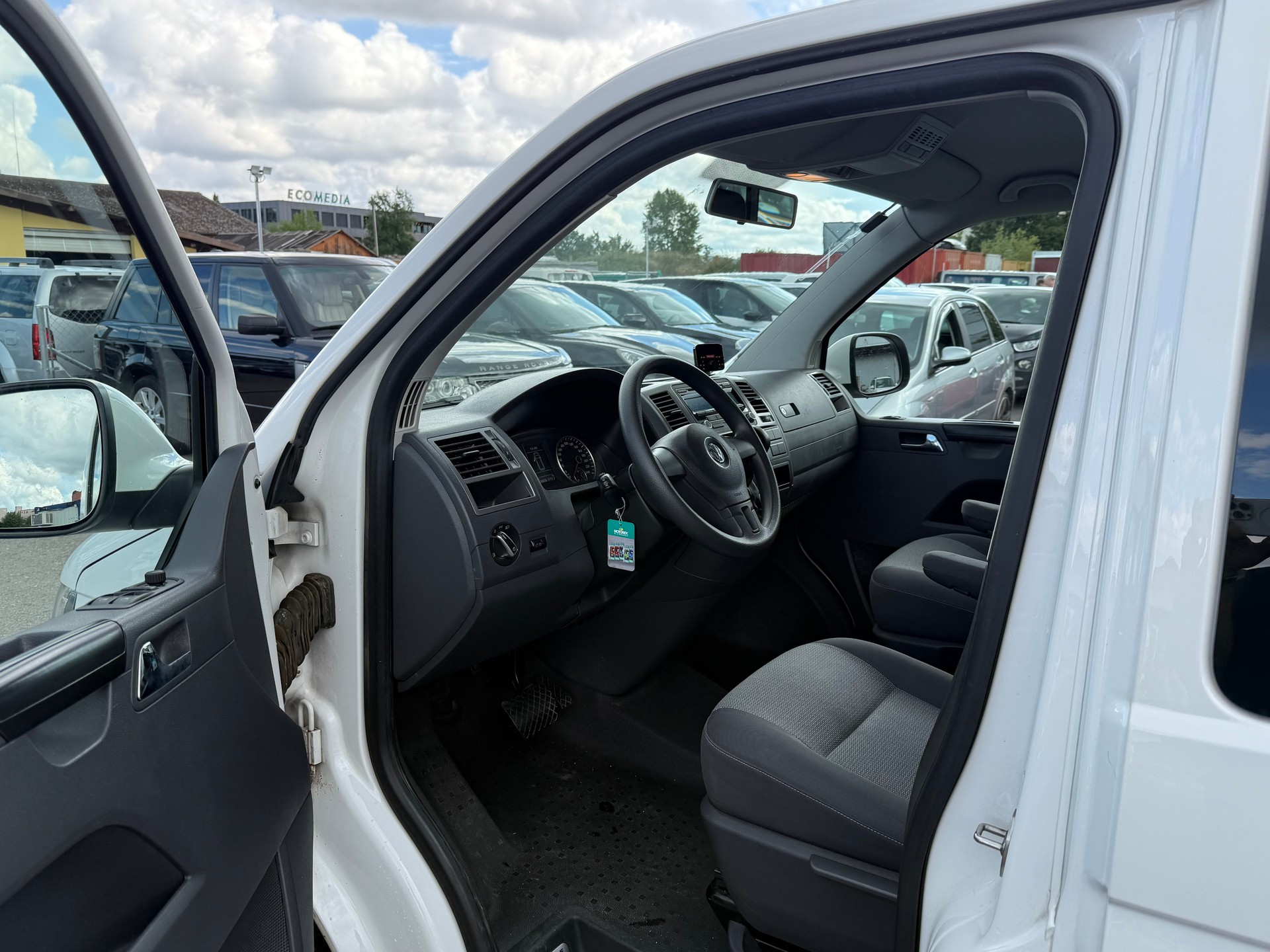 VW T5 Caravelle Comfortline 2.0 TDI CR 4Motion DSG / Frisch ab MFK / 1.Hand / 8 Plätzer / Standheizung / AHK 2500kg / Tempomat-image-9