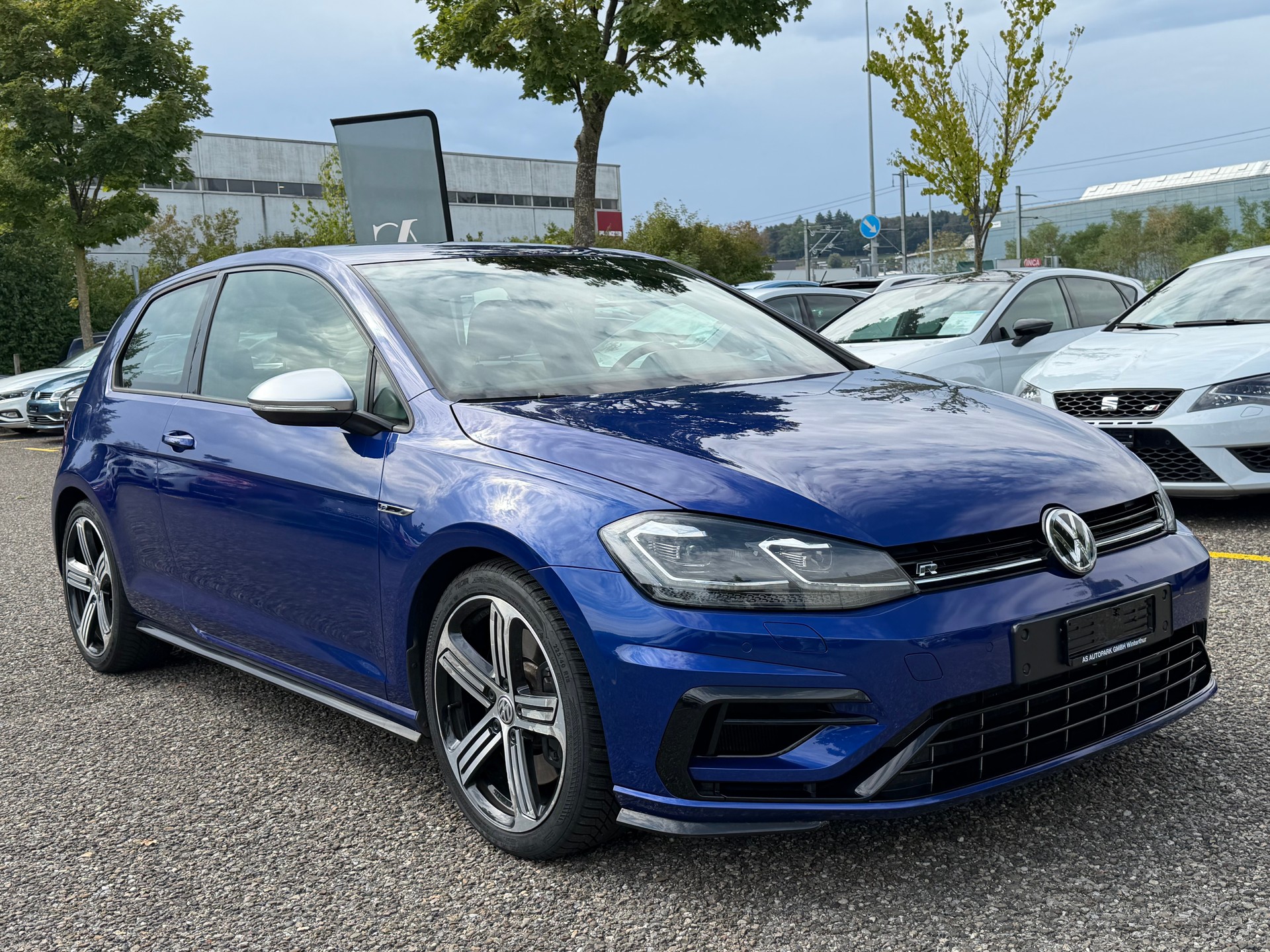 VW Golf 2.0 TSI R 4Motion DSG-image-2