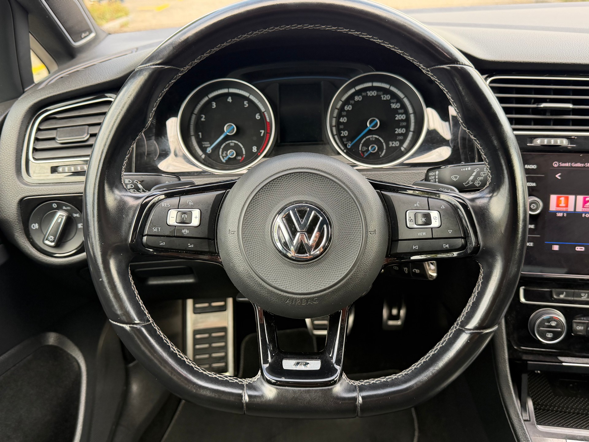 VW Golf 2.0 TSI R 4Motion DSG-image-11
