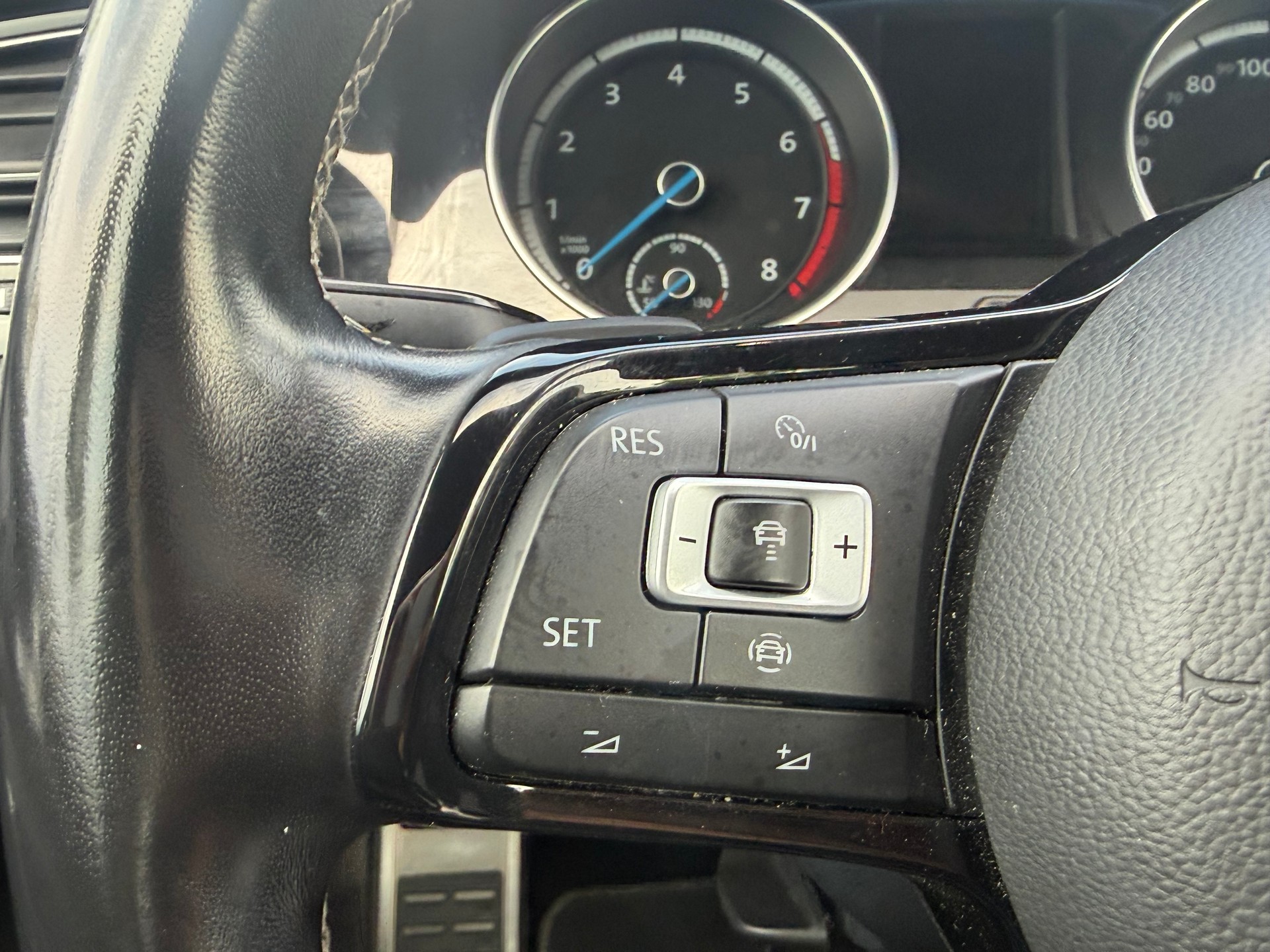 VW Golf 2.0 TSI R 4Motion DSG-image-12
