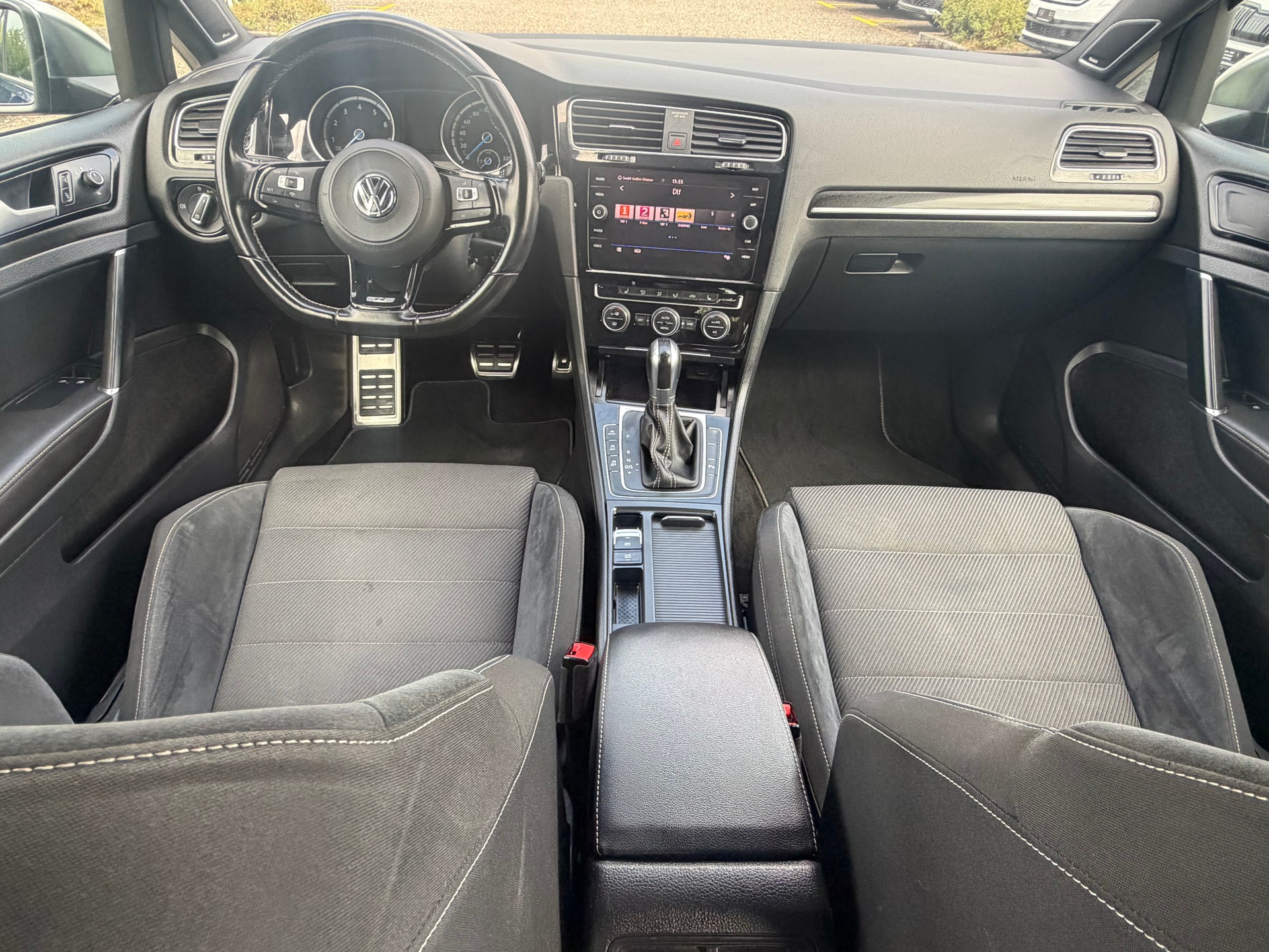 VW Golf 2.0 TSI R 4Motion DSG-image-10