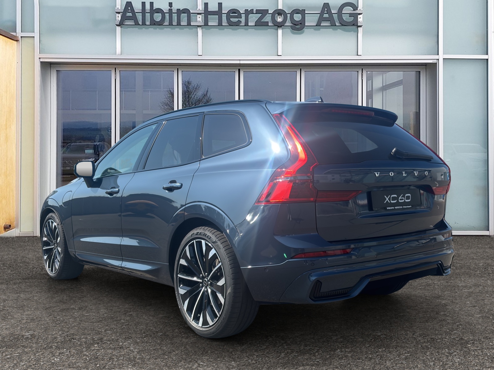 VOLVO XC60 2.0 T8 TE Ultra Dark eAWD-image-2