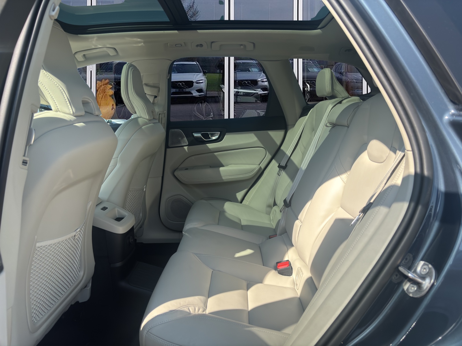 VOLVO XC60 2.0 T8 TE Ultra Dark eAWD-image-12