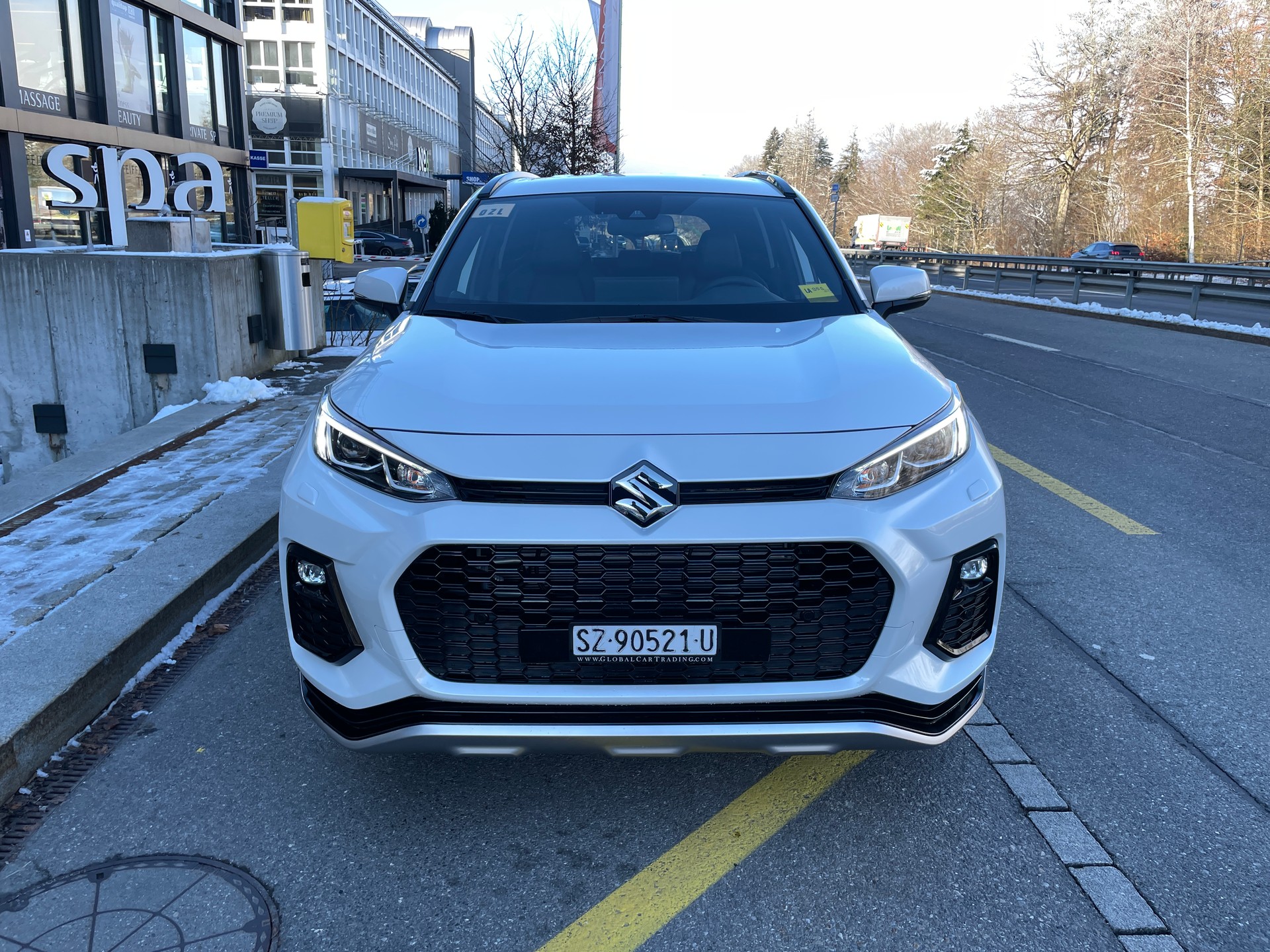 SUZUKI Across 2.5 Plug-in-Hybrid Compact Top E-CVT-image-1