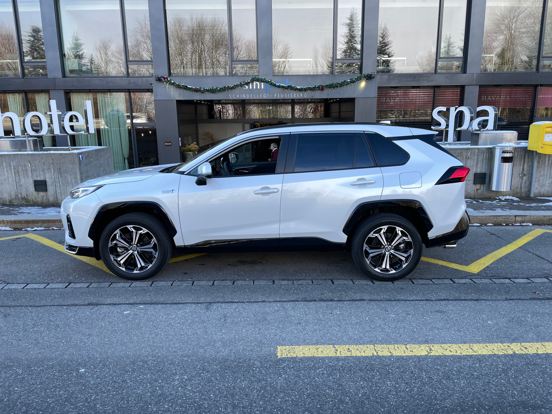 SUZUKI Across 2.5 Plug-in-Hybrid Compact Top E-CVT-image-8
