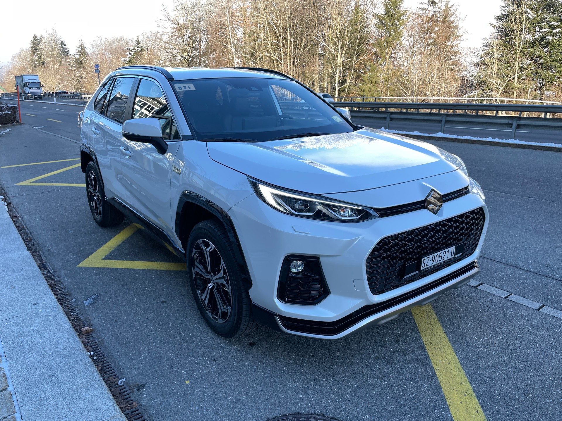 SUZUKI Across 2.5 Plug-in-Hybrid Compact Top E-CVT-image-2