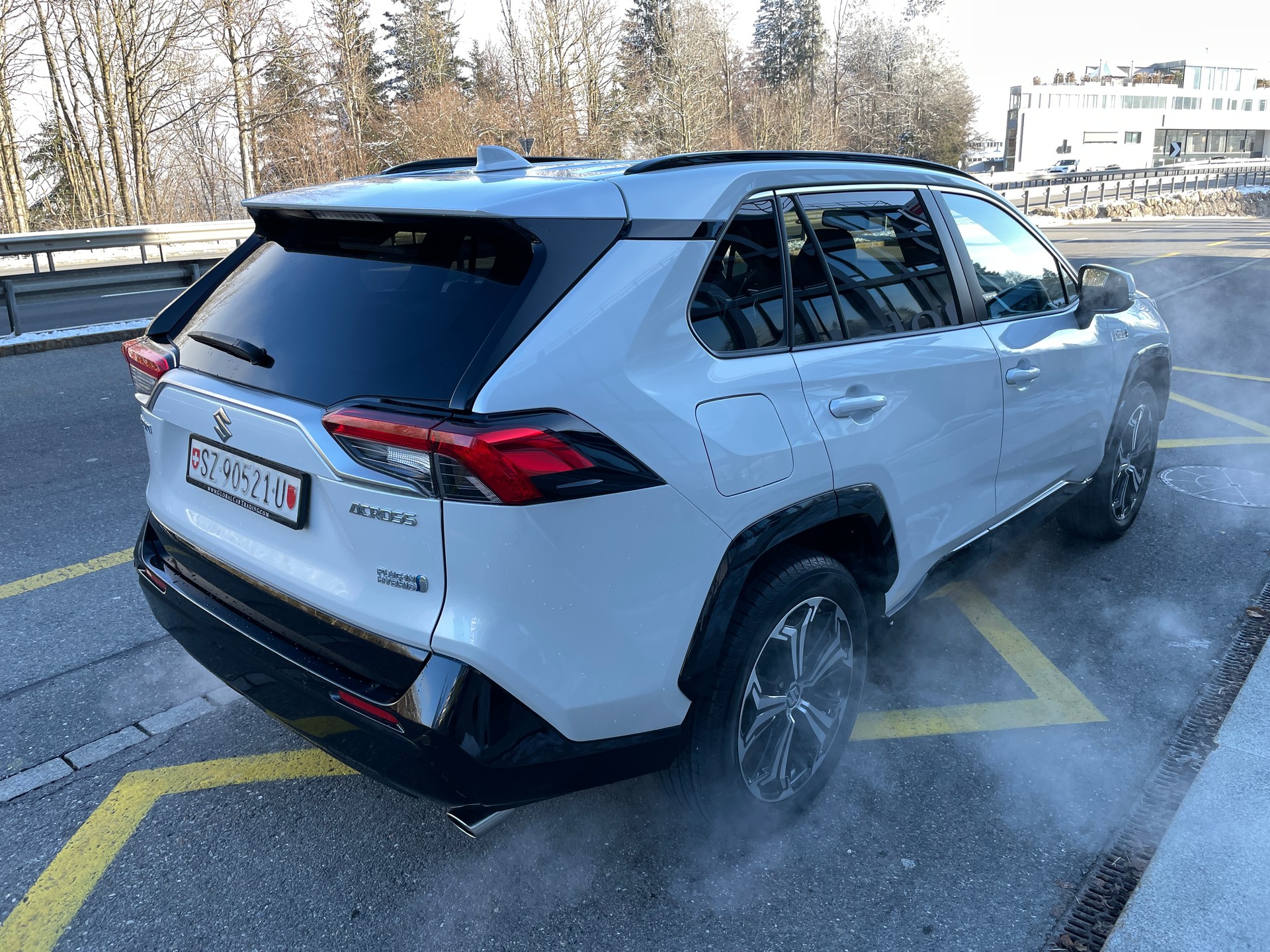 SUZUKI Across 2.5 Plug-in-Hybrid Compact Top E-CVT-image-4