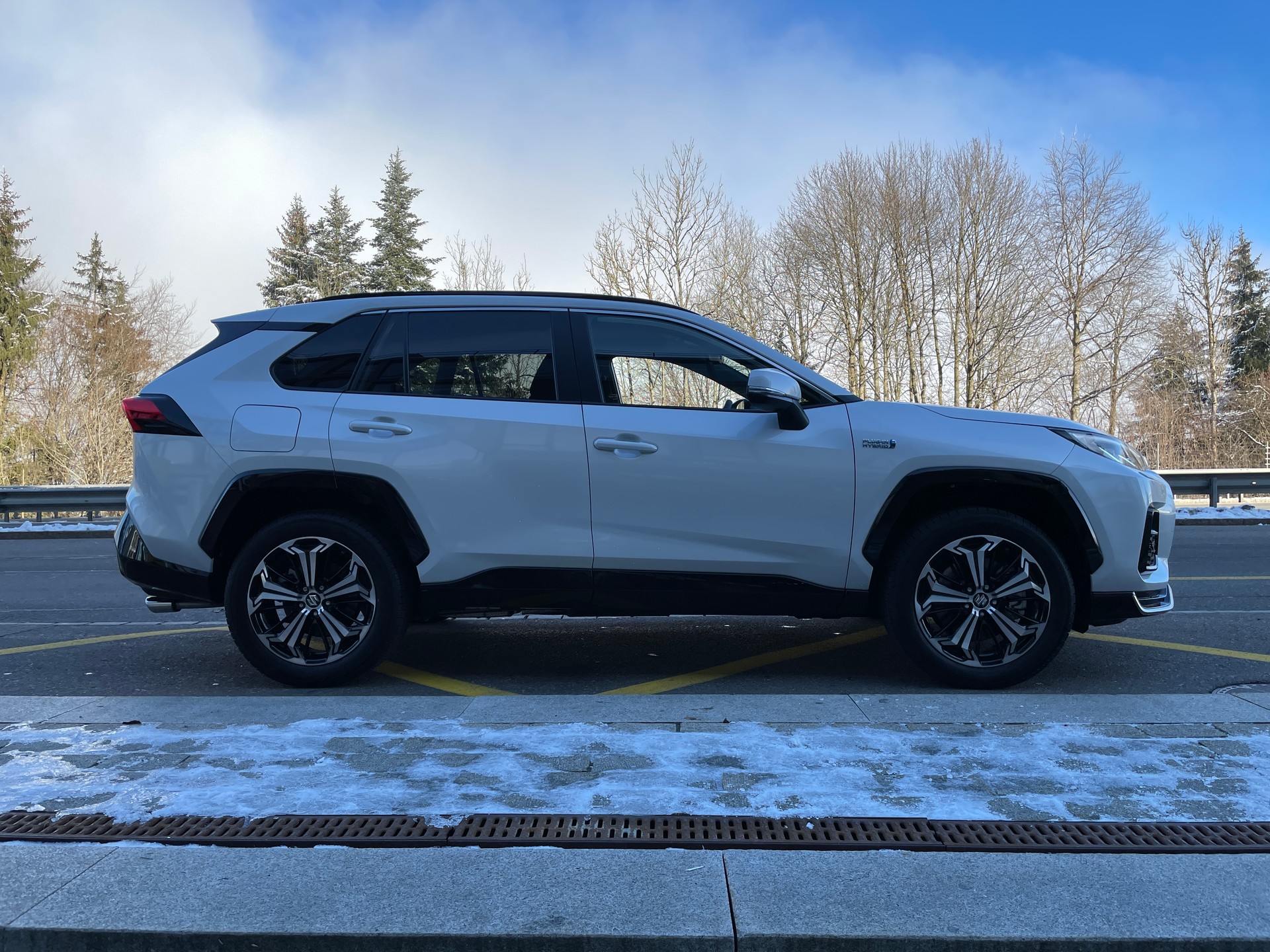 SUZUKI Across 2.5 Plug-in-Hybrid Compact Top E-CVT-image-3