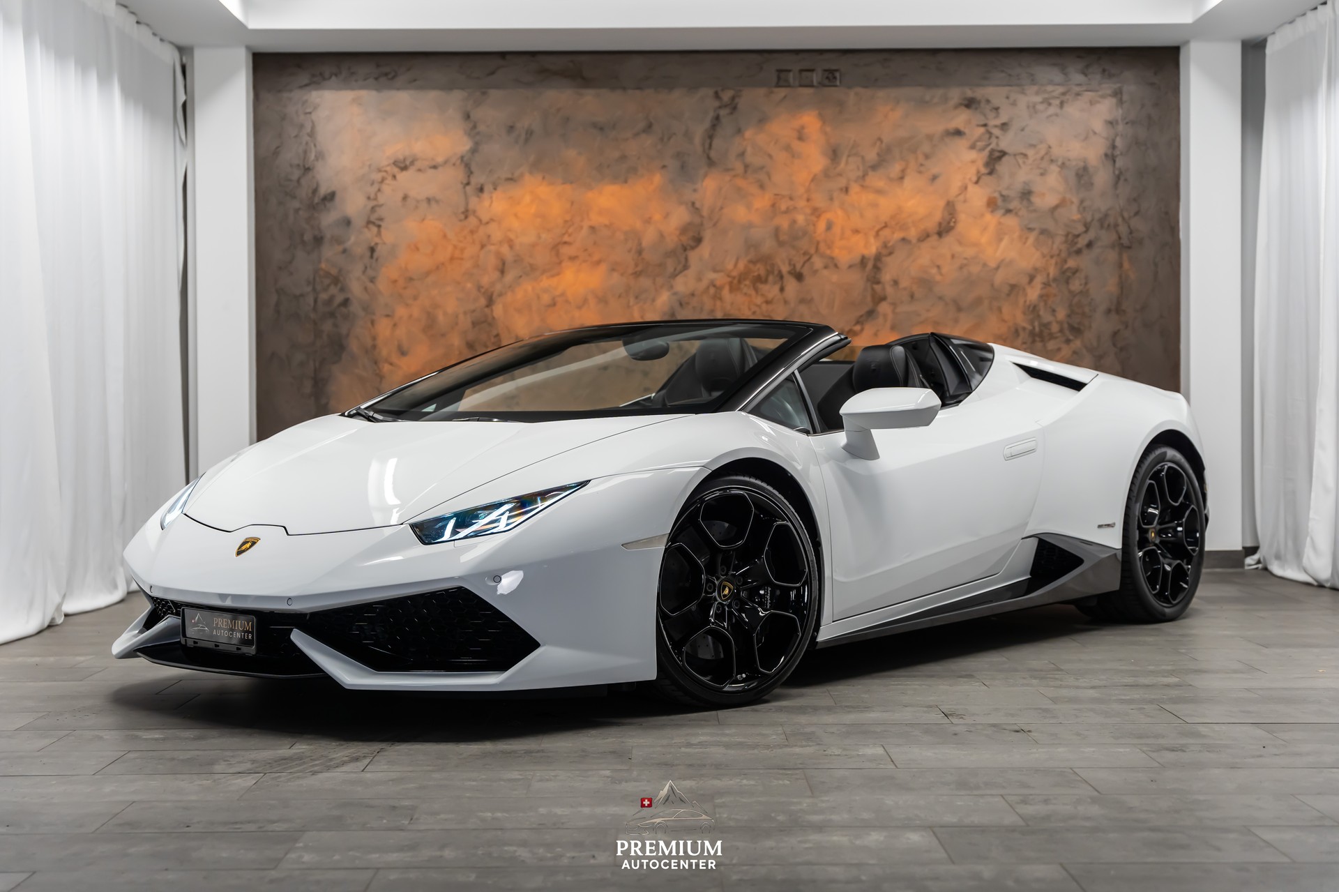 LAMBORGHINI LP610-4 Spyder DCT *CH-Fahrzeug*Alcantara*Keramik*Lift*-image-0
