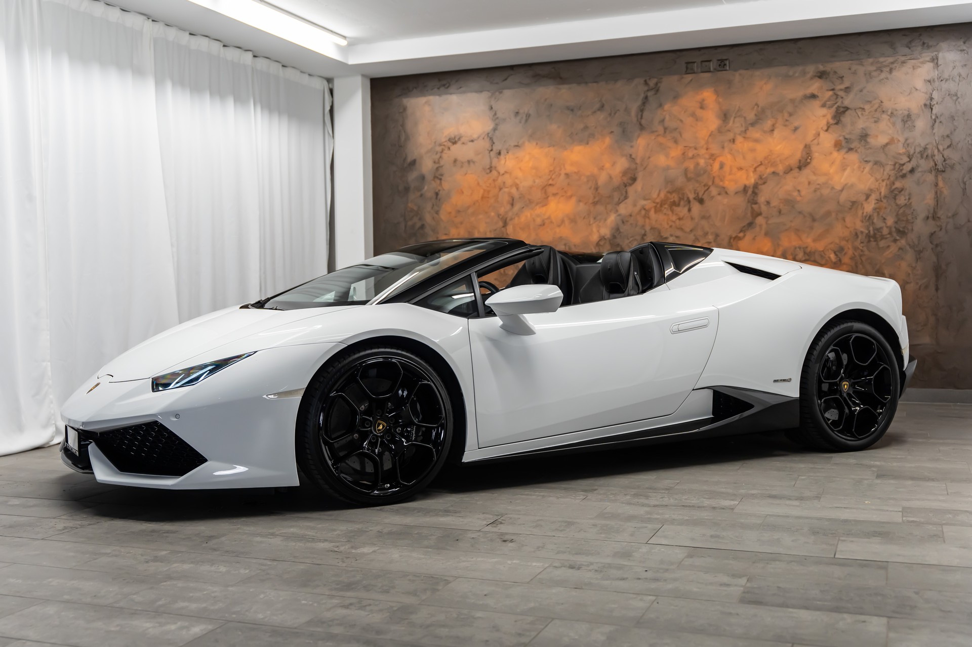 LAMBORGHINI LP610-4 Spyder DCT *CH-Fahrzeug*Alcantara*Keramik*Lift*-image-1
