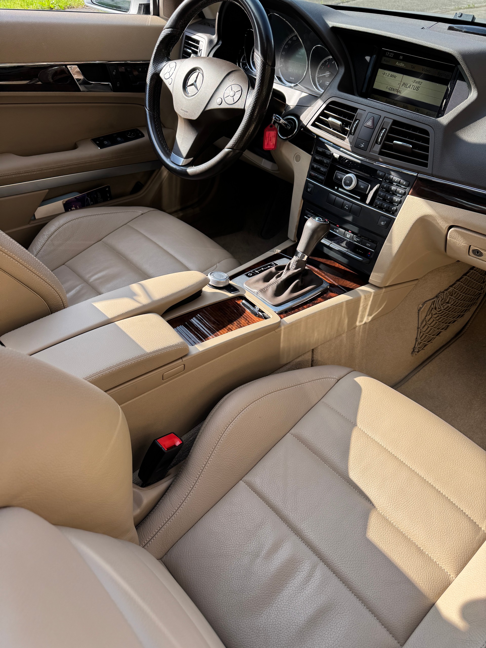 MERCEDES-BENZ E 250 CGI BlueEfficiency Automatic-image-8