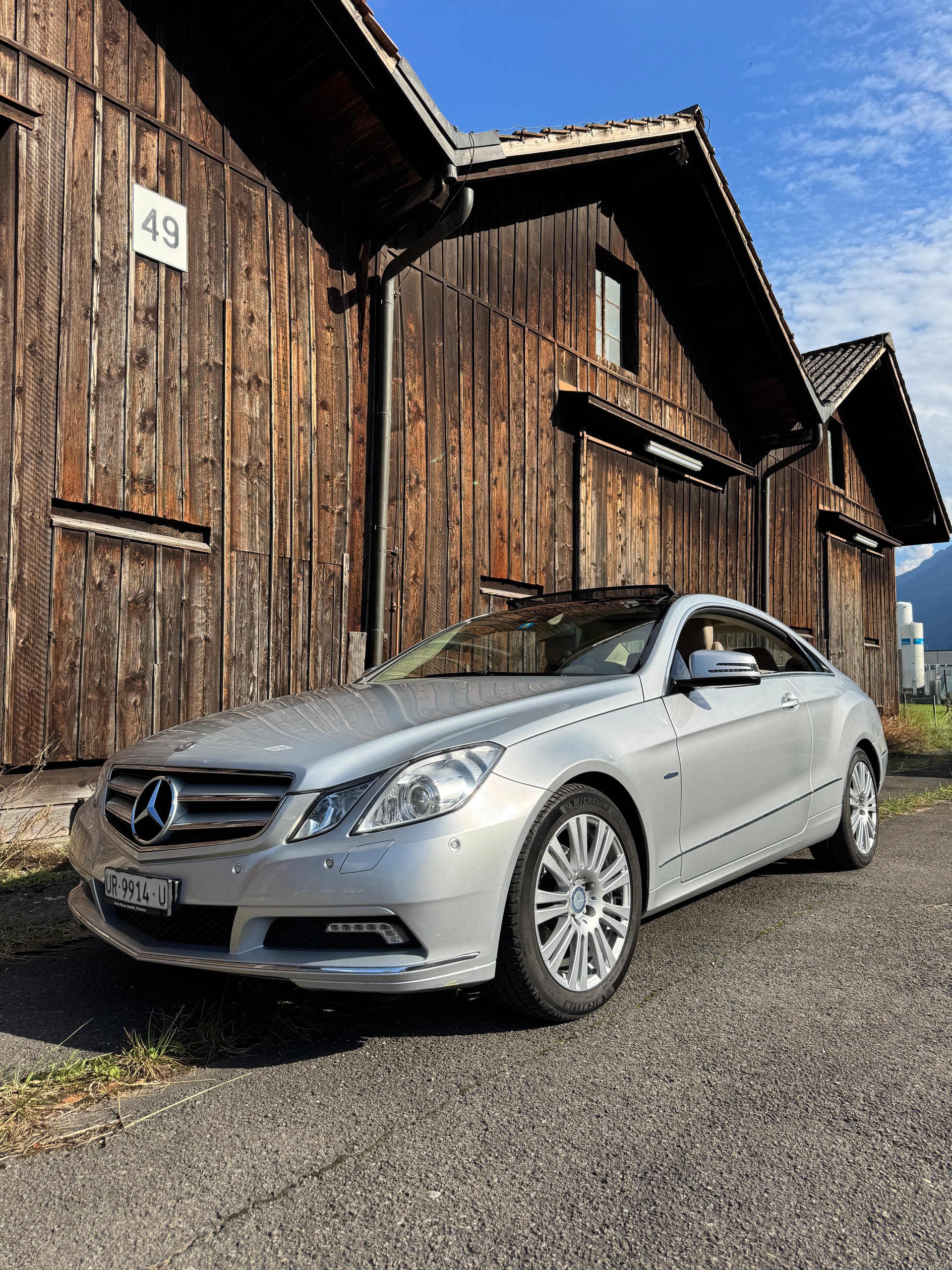 MERCEDES-BENZ E 250 CGI BlueEfficiency Automatic-image-1