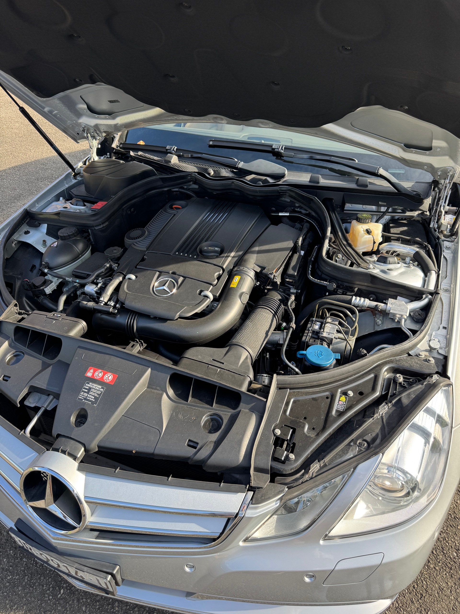 MERCEDES-BENZ E 250 CGI BlueEfficiency Automatic-image-11