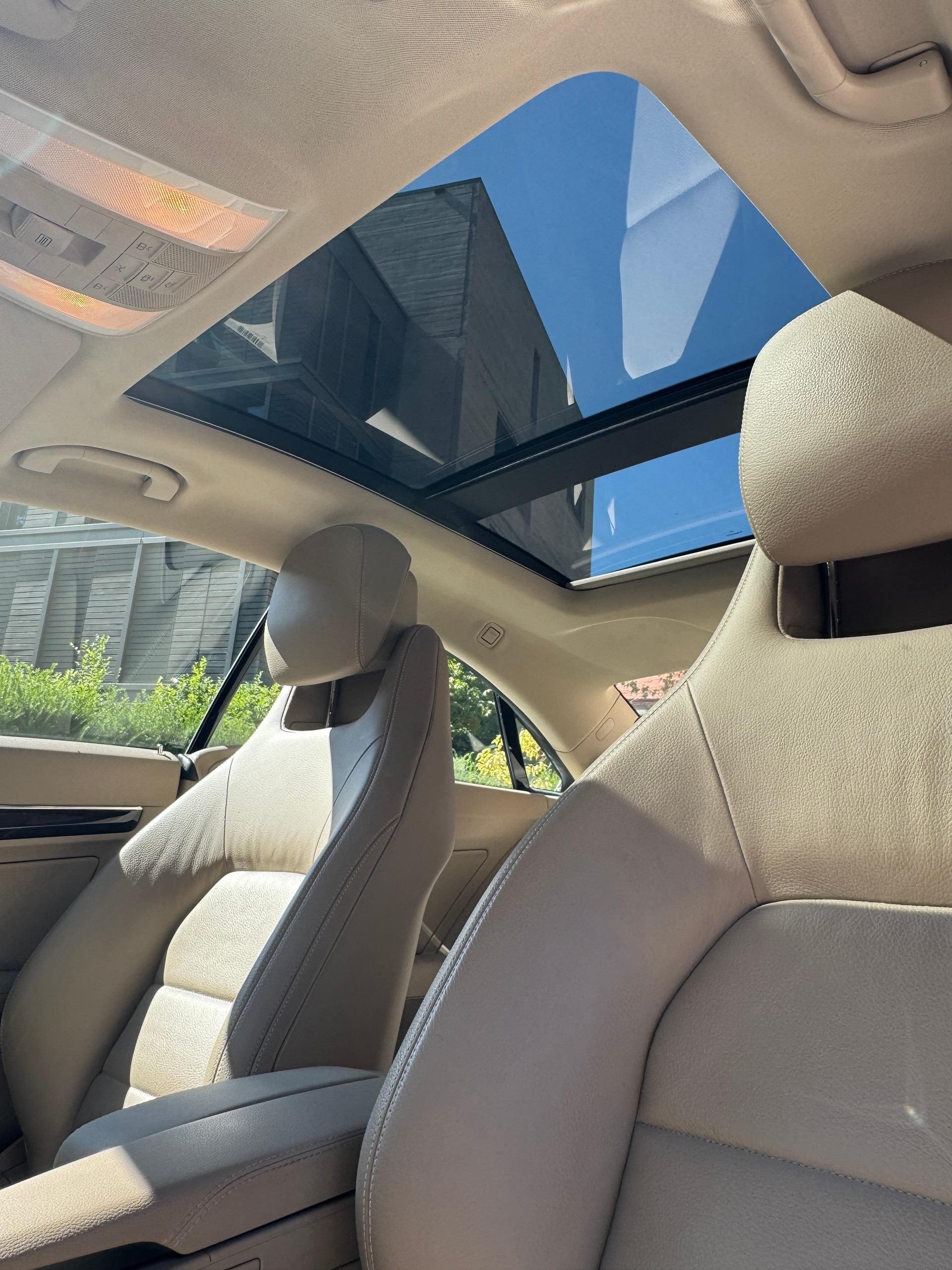 MERCEDES-BENZ E 250 CGI BlueEfficiency Automatic-image-3
