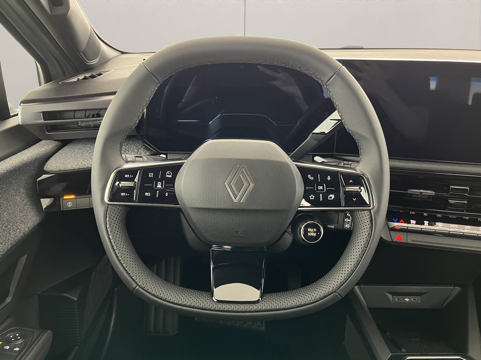 RENAULT Clio 1.8 E-Tech techno-image-9