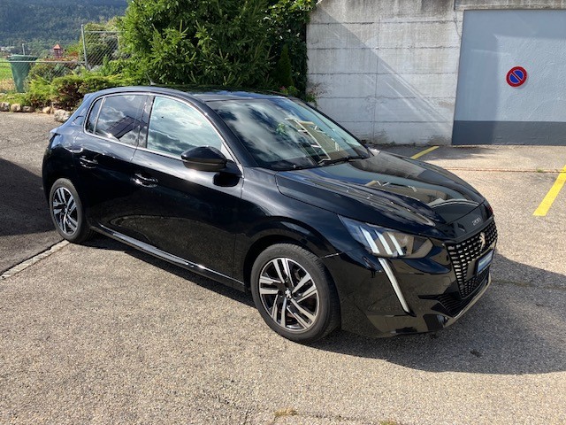 PEUGEOT 208 1.2 PureTech Allure-image-3
