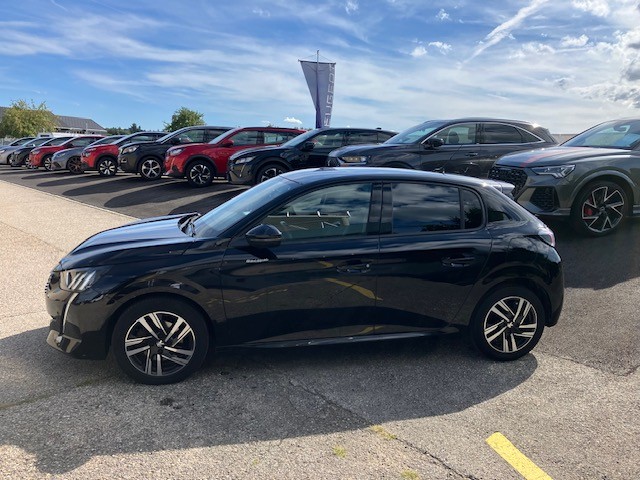PEUGEOT 208 1.2 PureTech Allure-image-1
