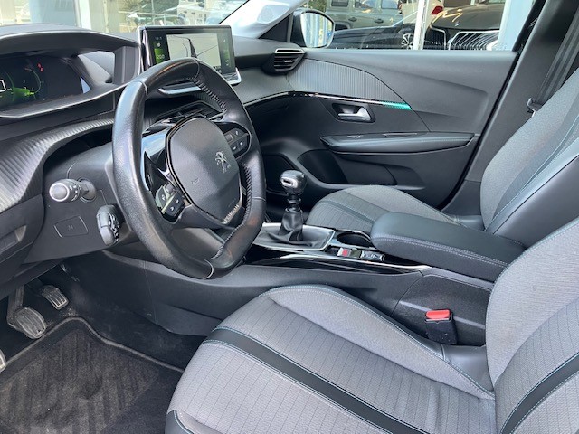 PEUGEOT 208 1.2 PureTech Allure-image-4