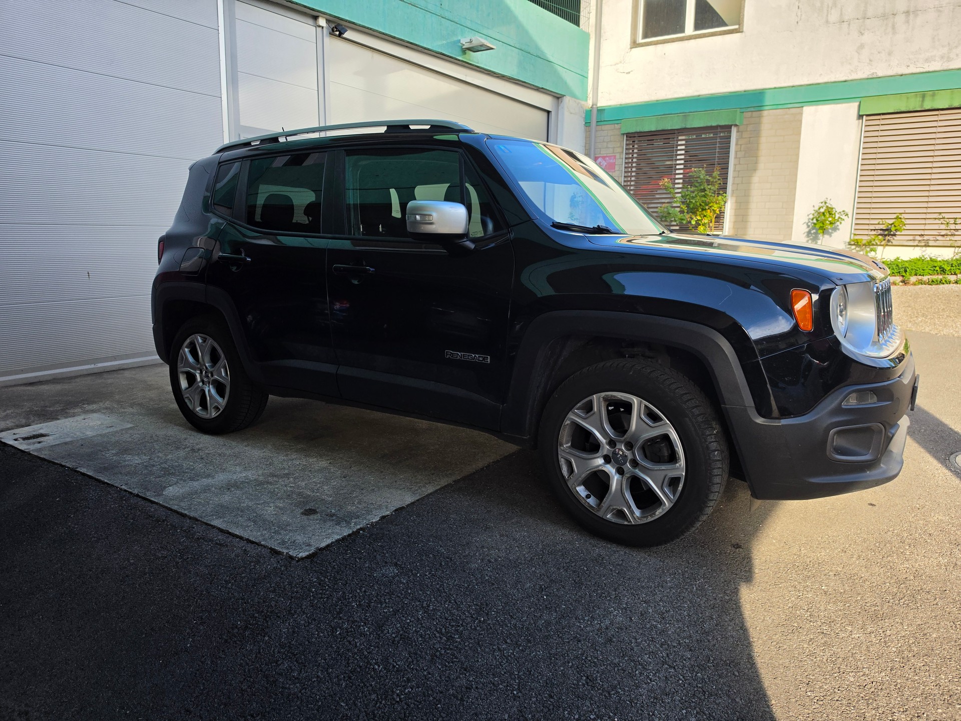JEEP Renegade 2.0 CRD Limited AWD + Low Range 9ATX-image-1