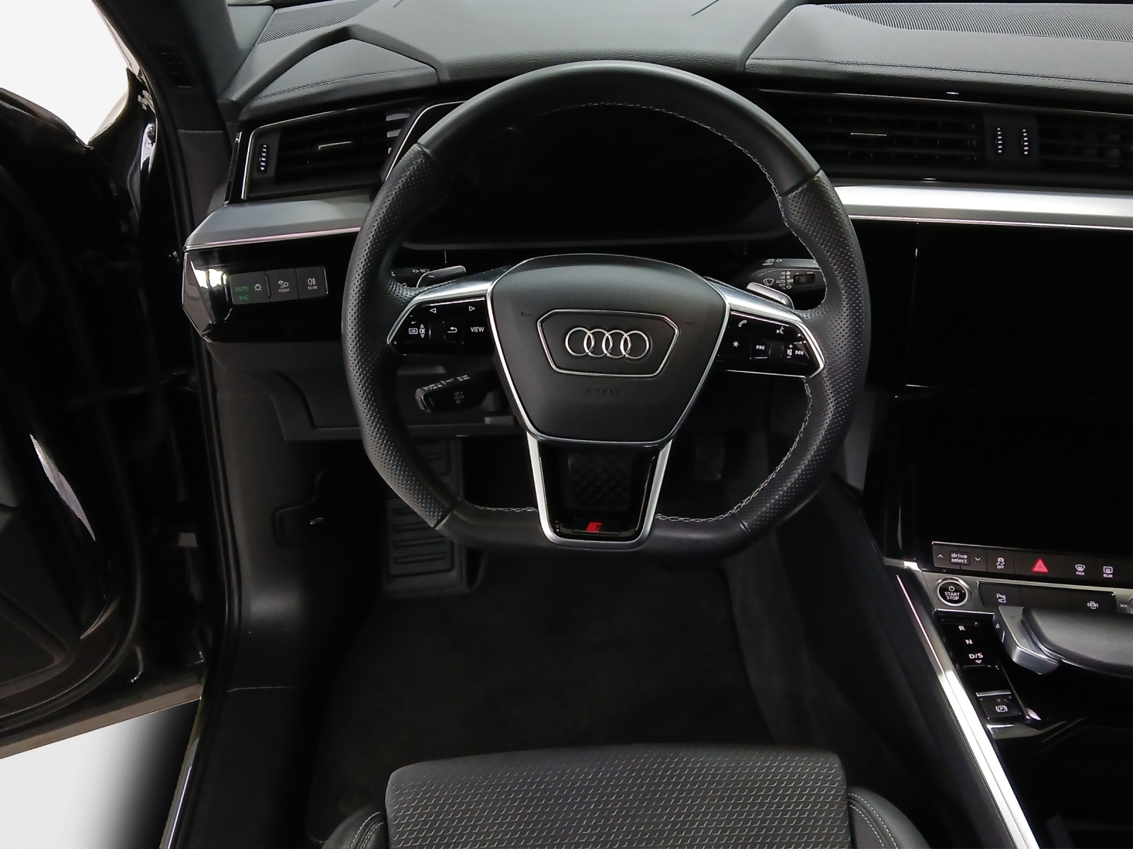 AUDI e-tron 55 S Line Black Edition quattro-image-9