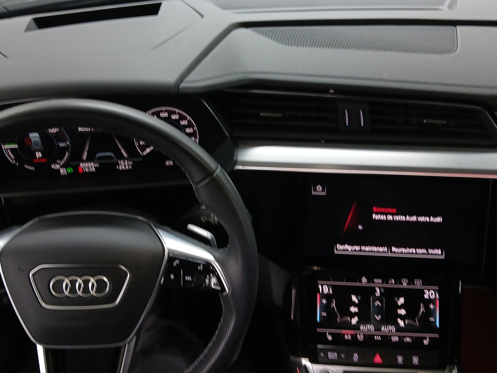 AUDI e-tron 55 S Line Black Edition quattro-image-8