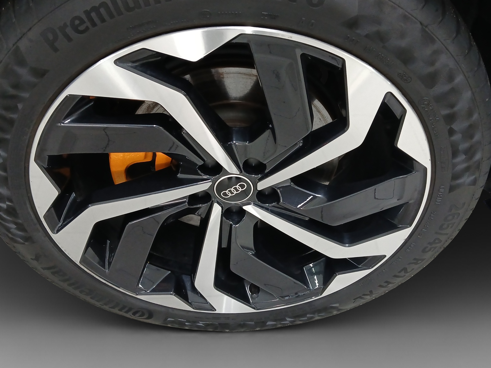 AUDI e-tron 55 S Line Black Edition quattro-image-14