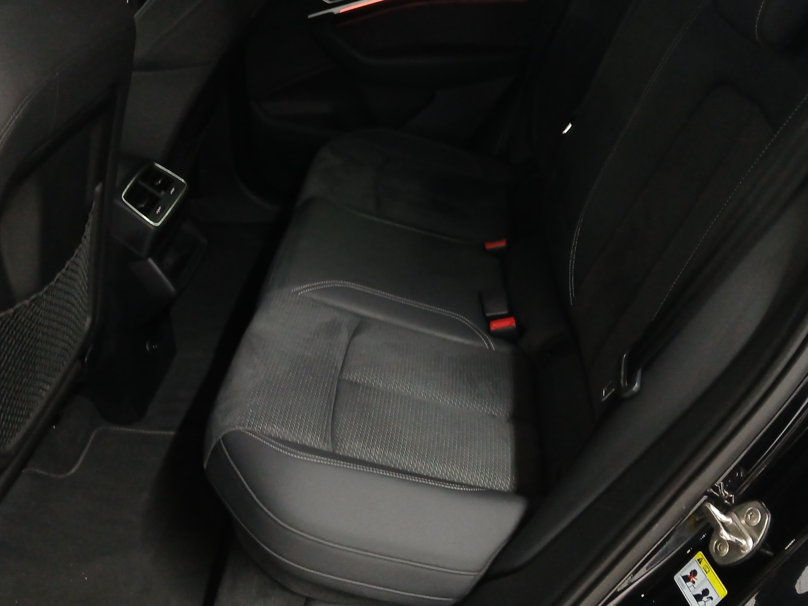 AUDI e-tron 55 S Line Black Edition quattro-image-11