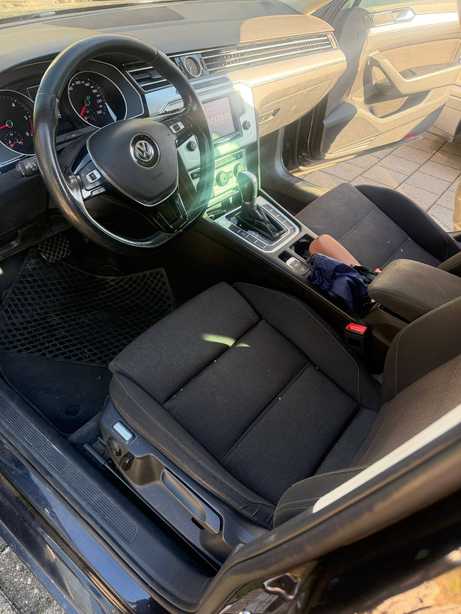 VW Passat Variant 2.0 TDI BMT Trendline DSG-image-10