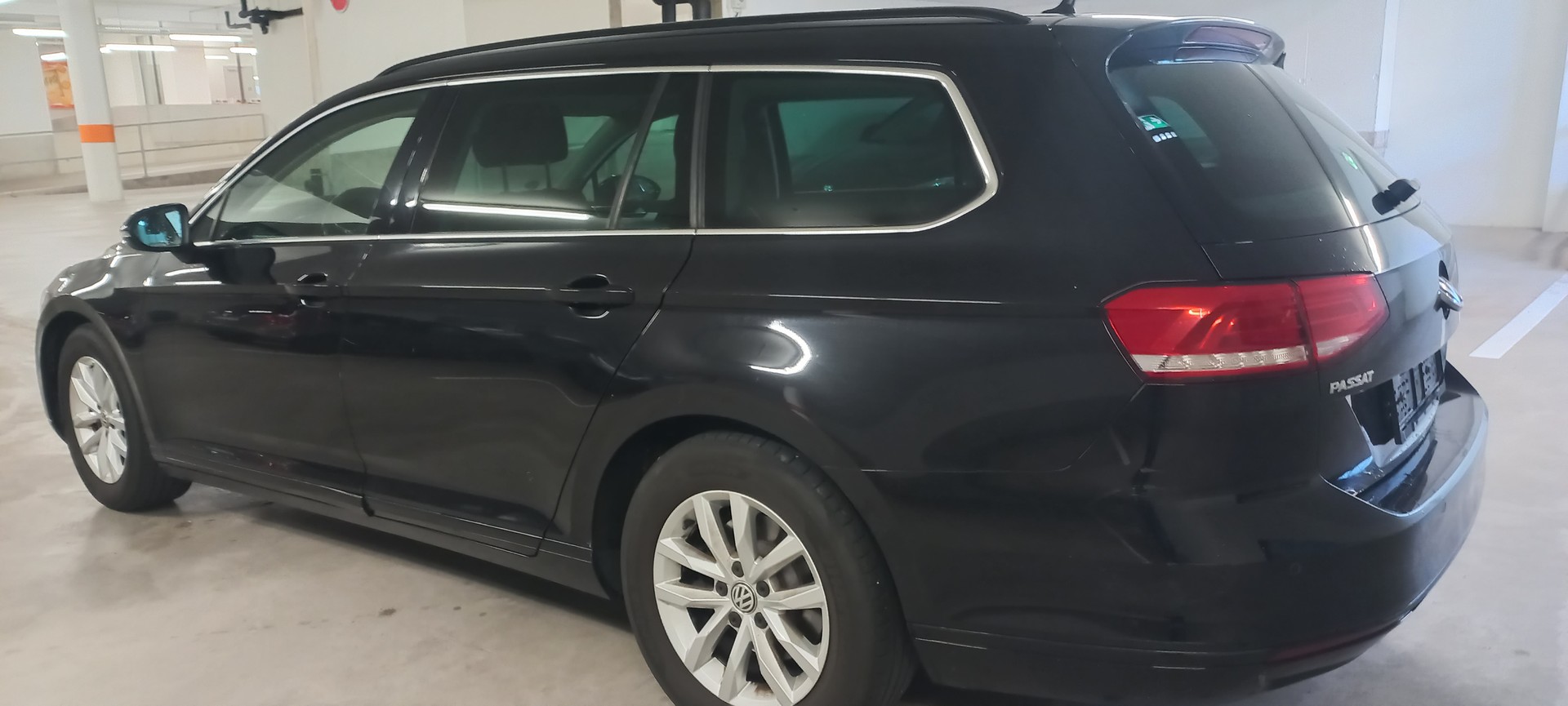 VW Passat Variant 2.0 TDI BMT Trendline DSG-image-4