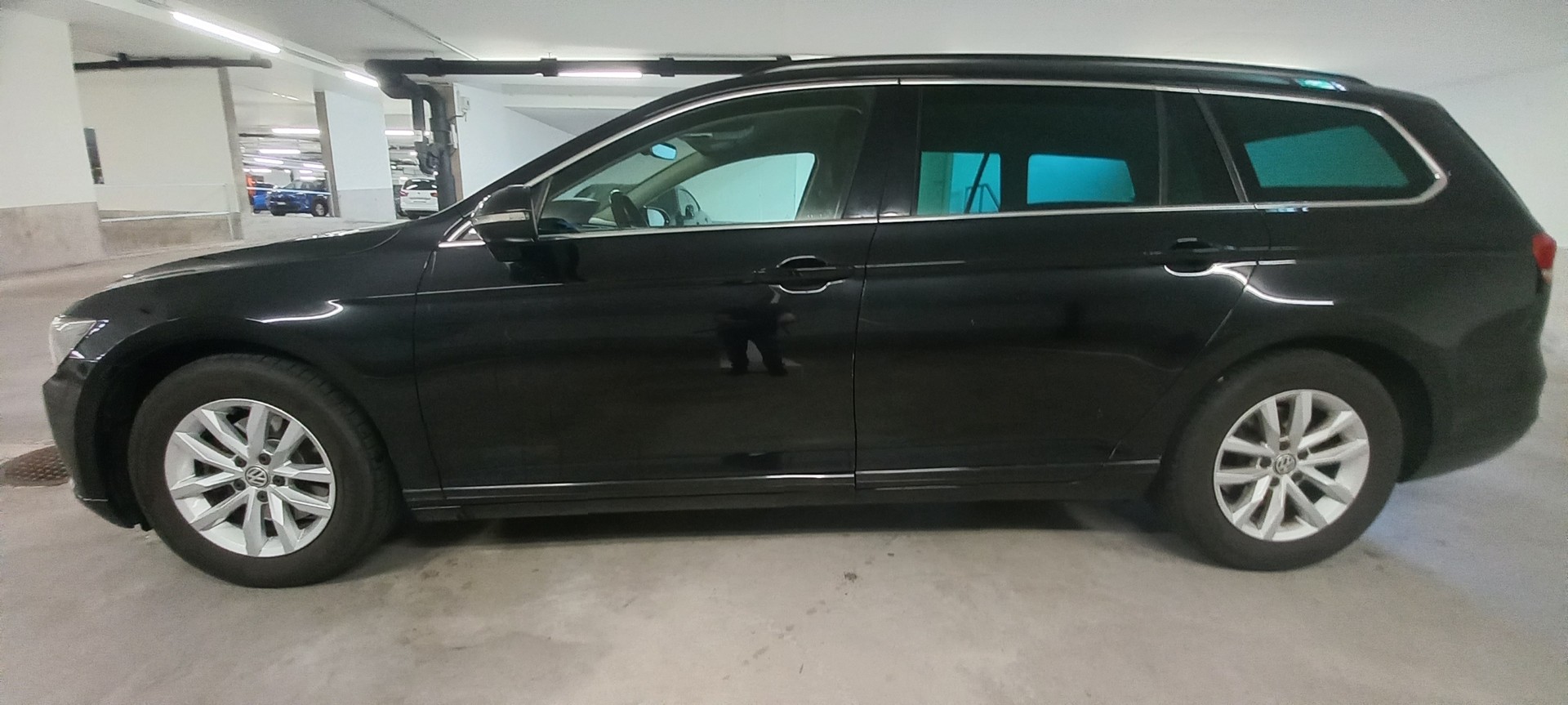 VW Passat Variant 2.0 TDI BMT Trendline DSG-image-2