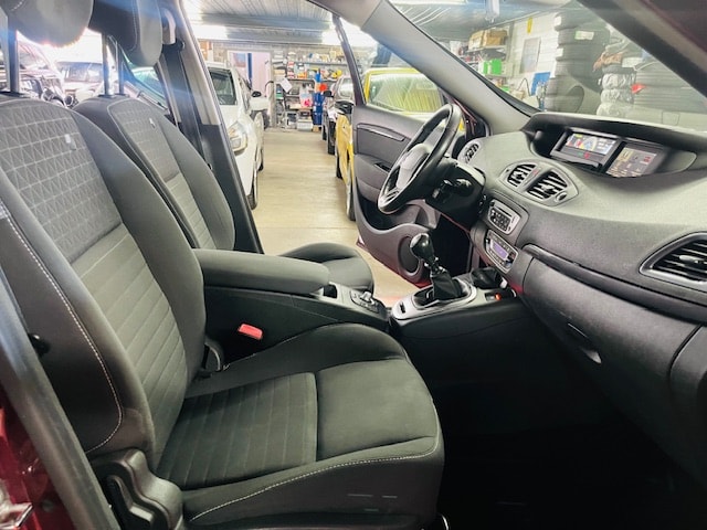 RENAULT Scénic 1.2 16V Turbo Expression-image-14