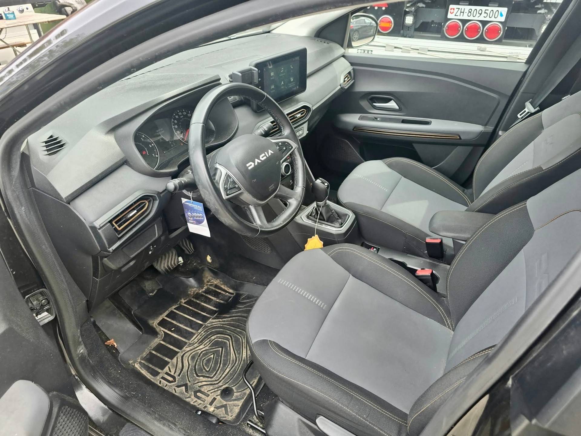 DACIA Sandero Stepway TCe 90 Extreme CVT-image-11