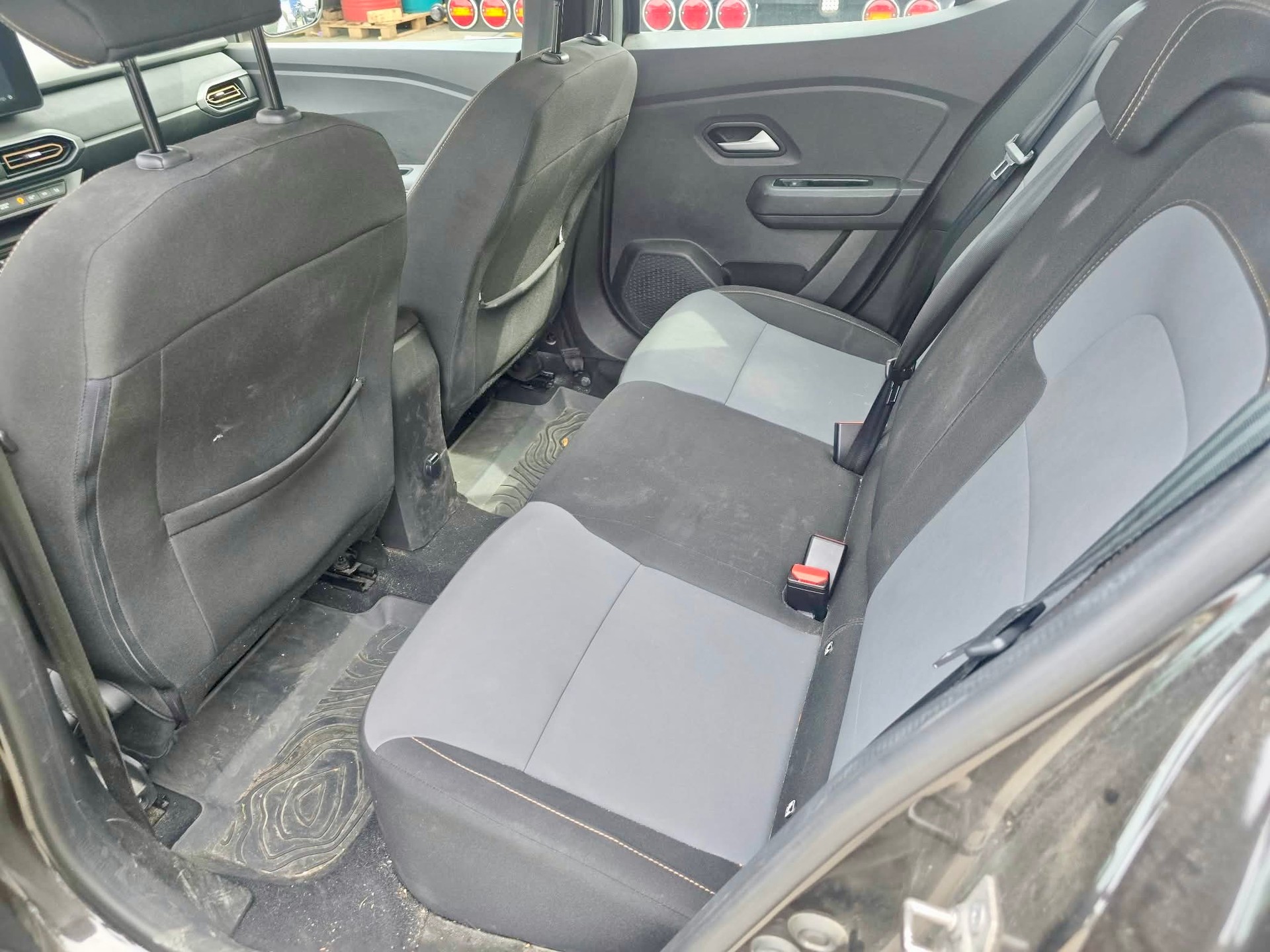 DACIA Sandero Stepway TCe 90 Extreme CVT-image-13