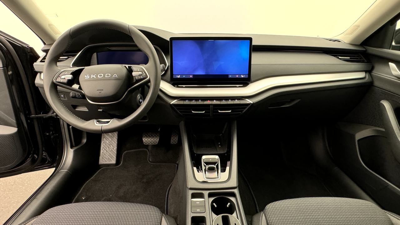 SKODA Octavia Combi 2.0 TDI DSG Selection-image-5