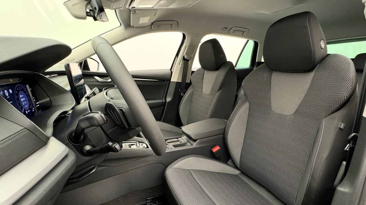 SKODA Octavia Combi 2.0 TDI DSG Selection-image-4