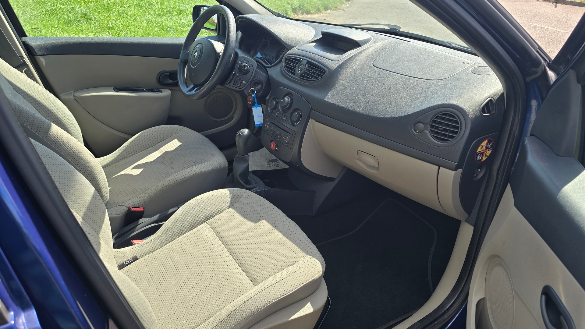 RENAULT Clio 1.2 16V Authentique-image-12