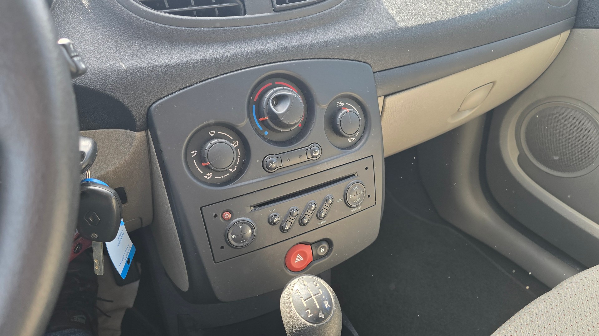 RENAULT Clio 1.2 16V Authentique-image-7