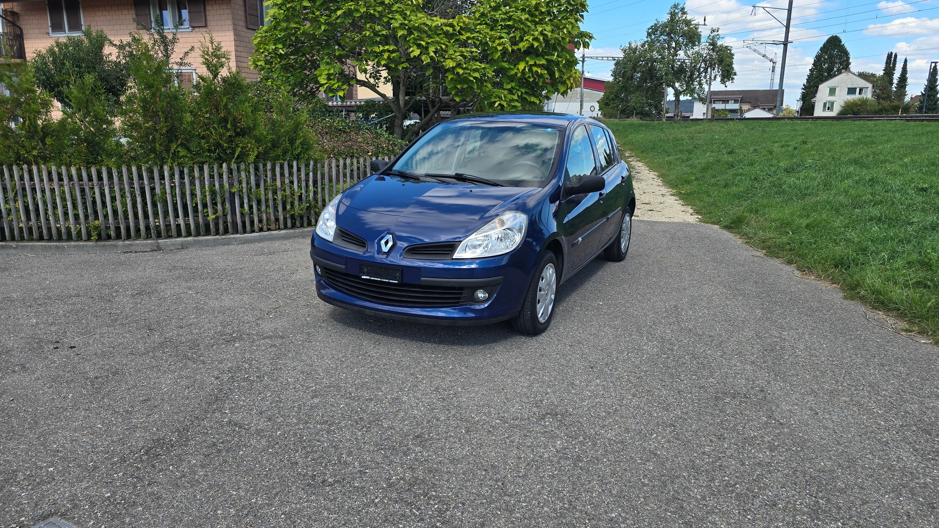 RENAULT Clio 1.2 16V Authentique-image-0