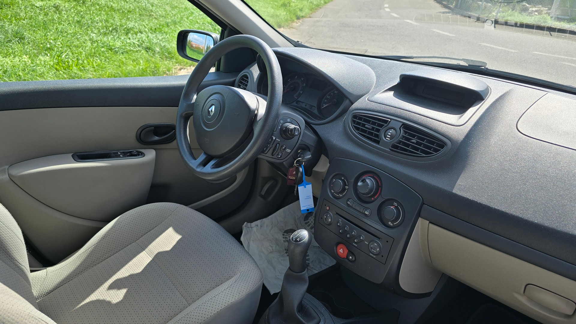 RENAULT Clio 1.2 16V Authentique-image-4