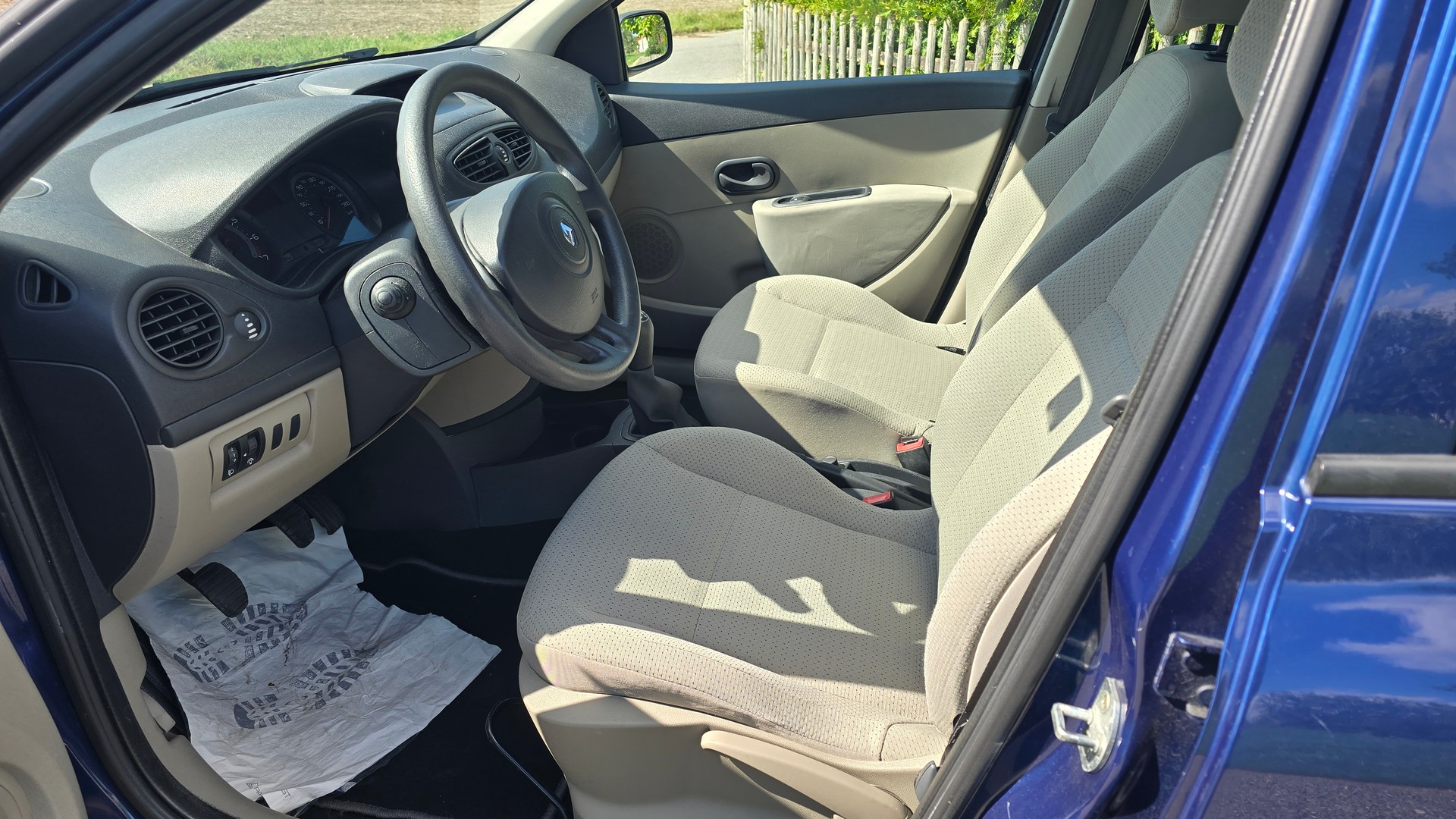 RENAULT Clio 1.2 16V Authentique-image-11