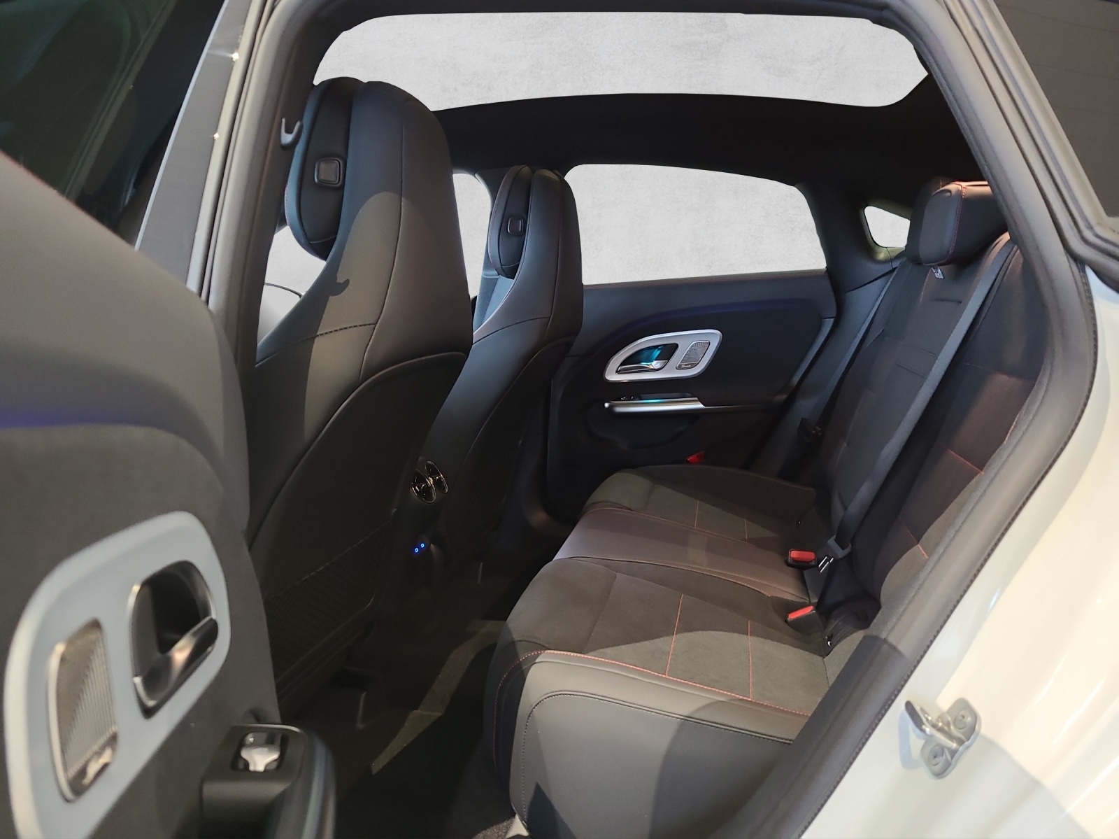 MERCEDES-BENZ CLA 220 AMG Line 4matic-showroom-element-2