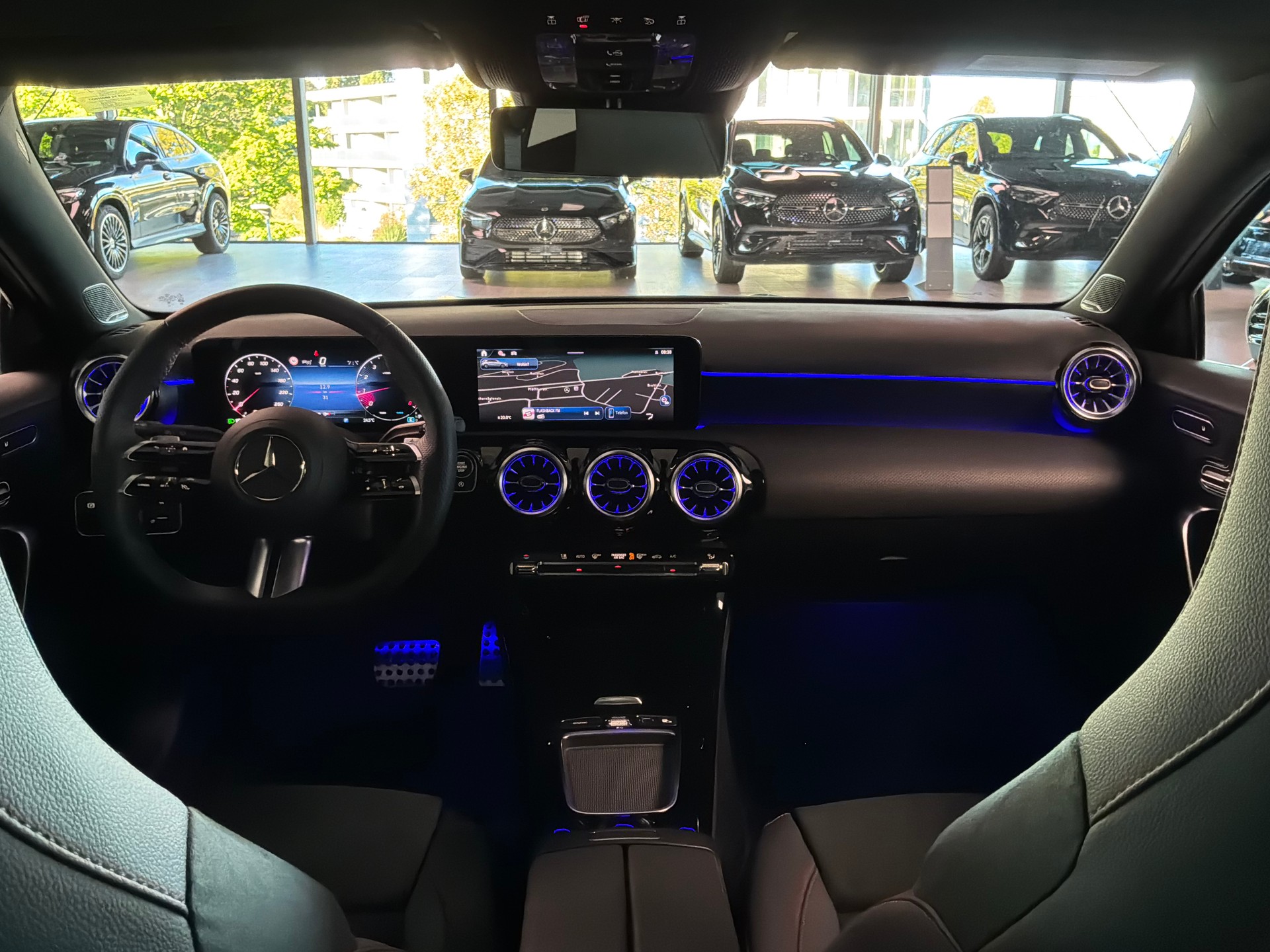 MERCEDES-BENZ A 220 4Matic 8G-DCT-image-11
