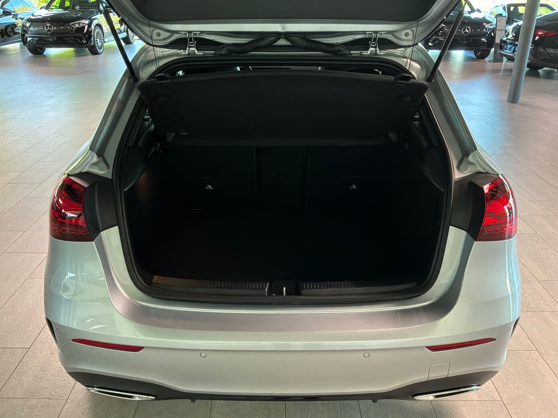 MERCEDES-BENZ A 220 4Matic 8G-DCT-image-6