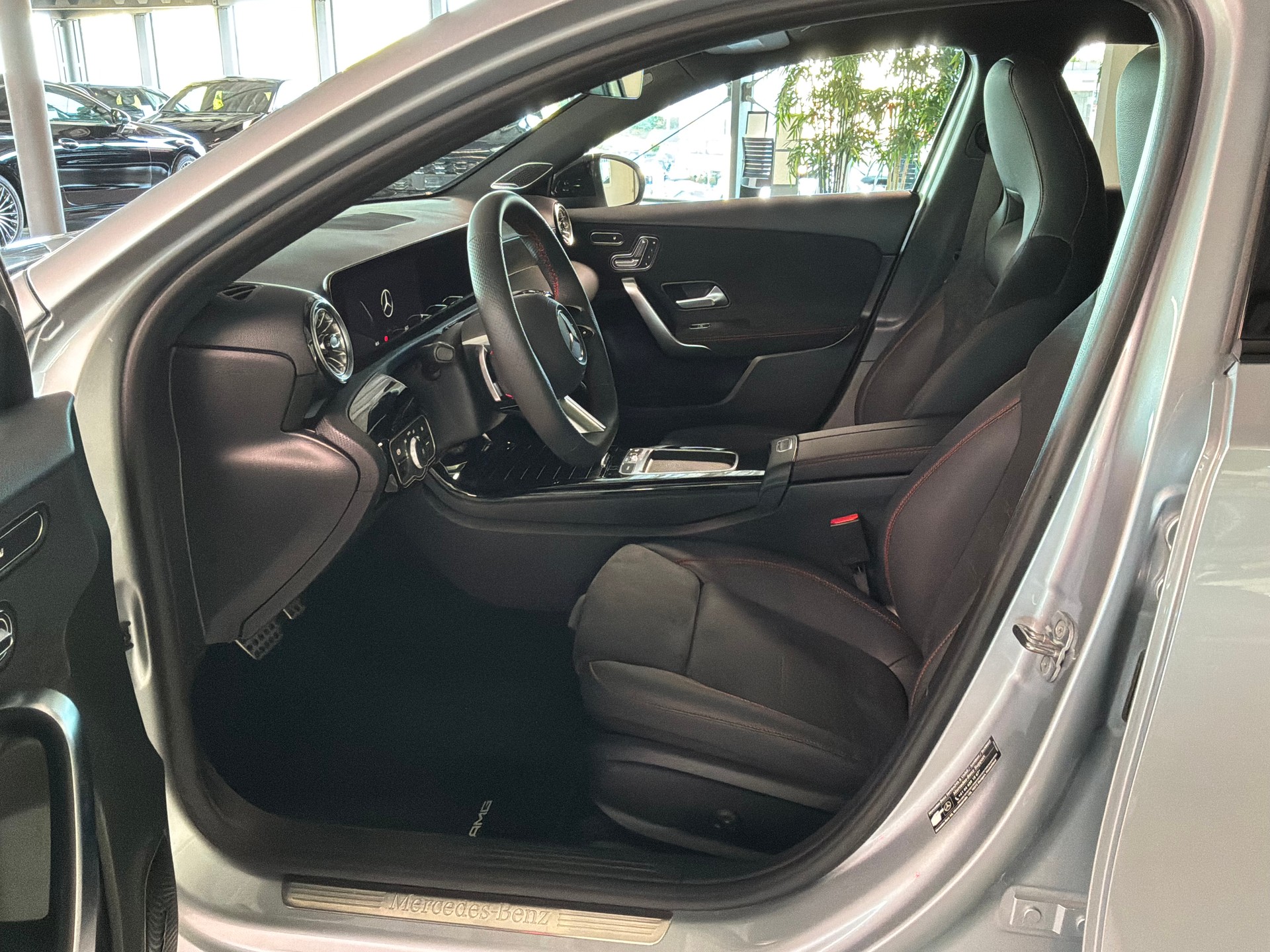 MERCEDES-BENZ A 220 4Matic 8G-DCT-image-9