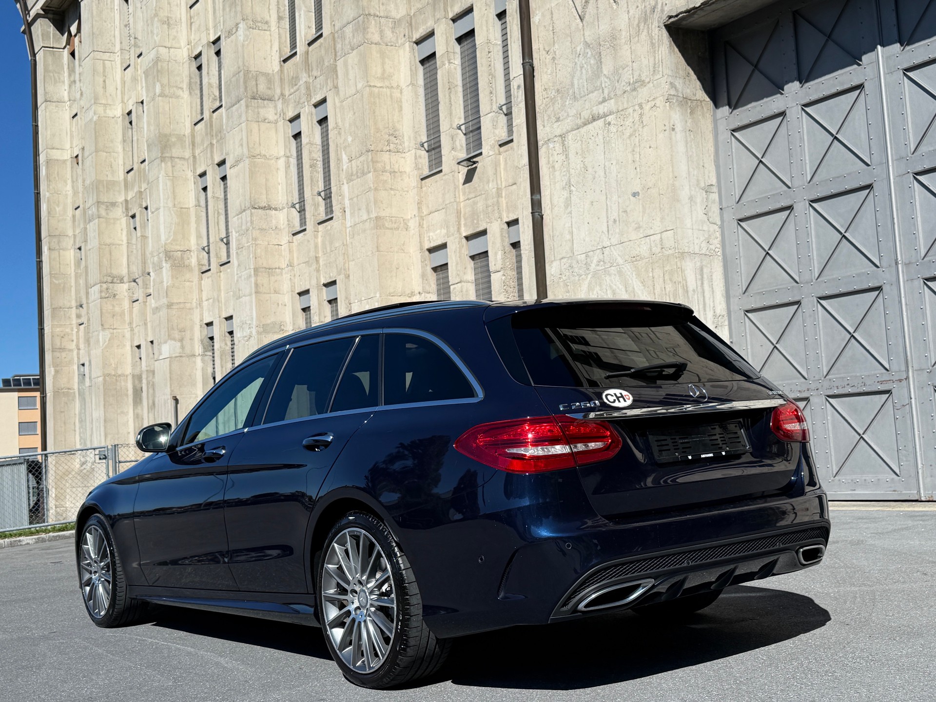MERCEDES-BENZ C 250 BlueTEC AMG Line 4Matic 7G-Tronic-image-2