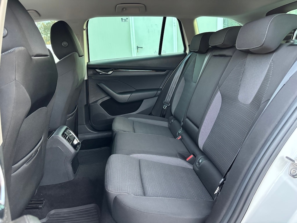 SKODA Octavia Combi 2.0 TDI DSG Ambition 4x4-image-15