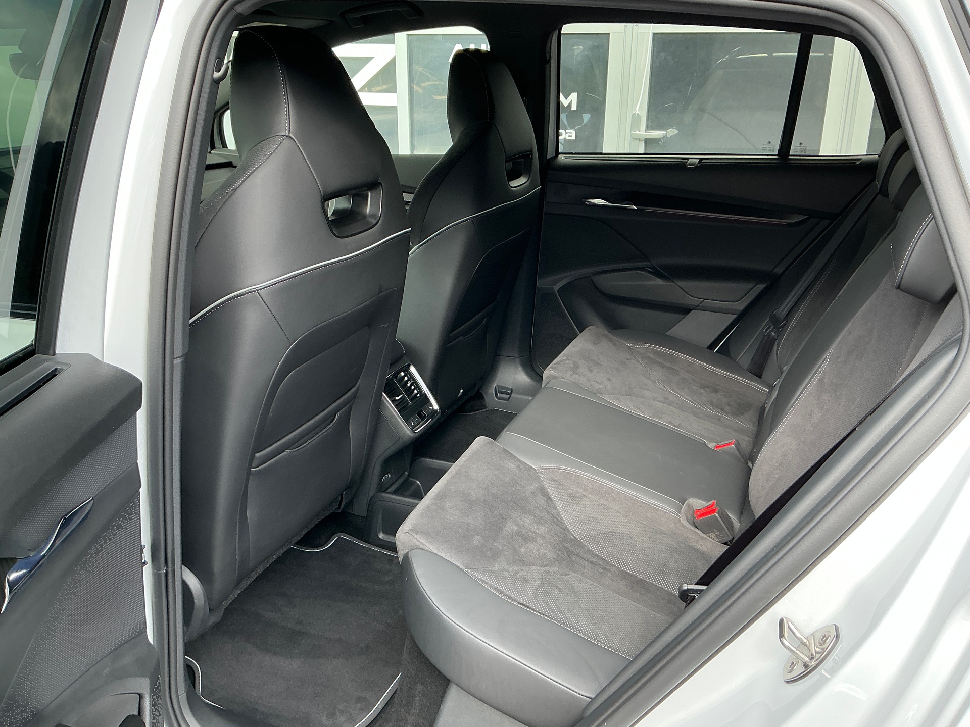 SKODA Enyaq 85x SportLine-image-6